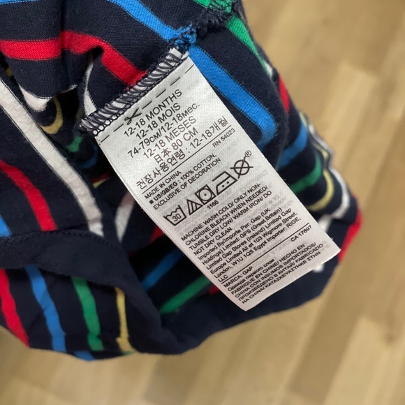 5 for $20 - Baby Gap onesie - Picture 5 of 5
